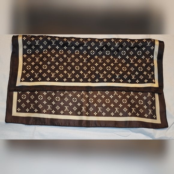 Louis Vuitton silk scarf - Picture 4 of 6